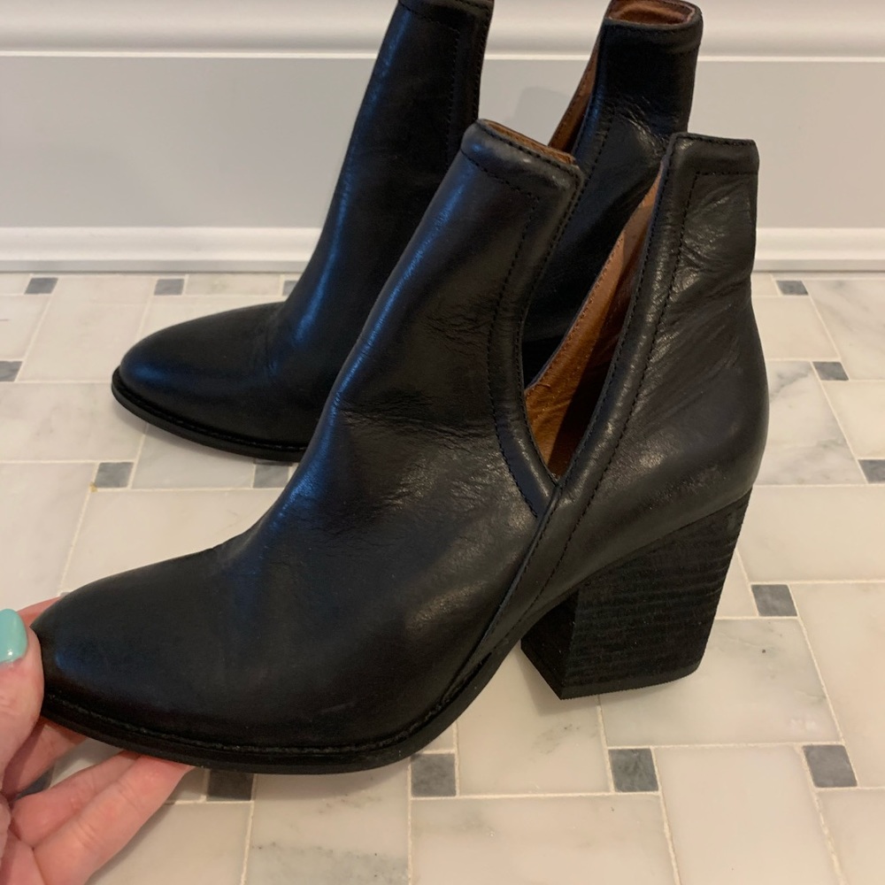Wittner Australian Black booties with slits